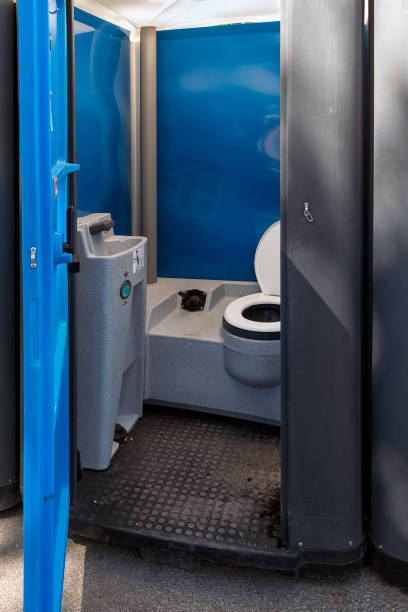 Best Portable restroom trailer rental  in Saranac, MI